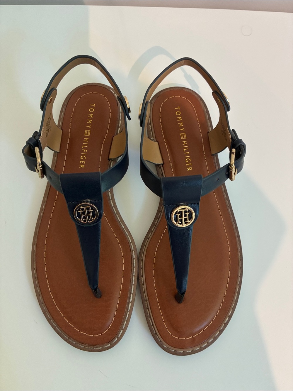Tommy Hilfiger Navy and Brown Leather T‑Strap Sandals with Gold Logo Medallion